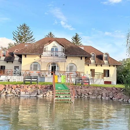 Aranyhidszallo B&B