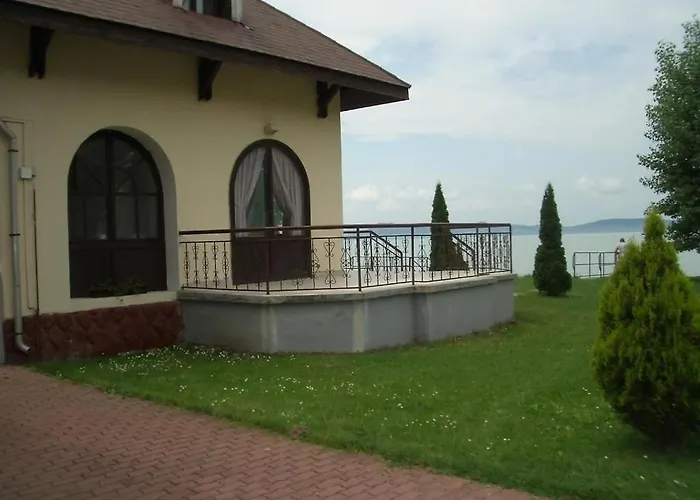 Aranyhidszallo B&B *